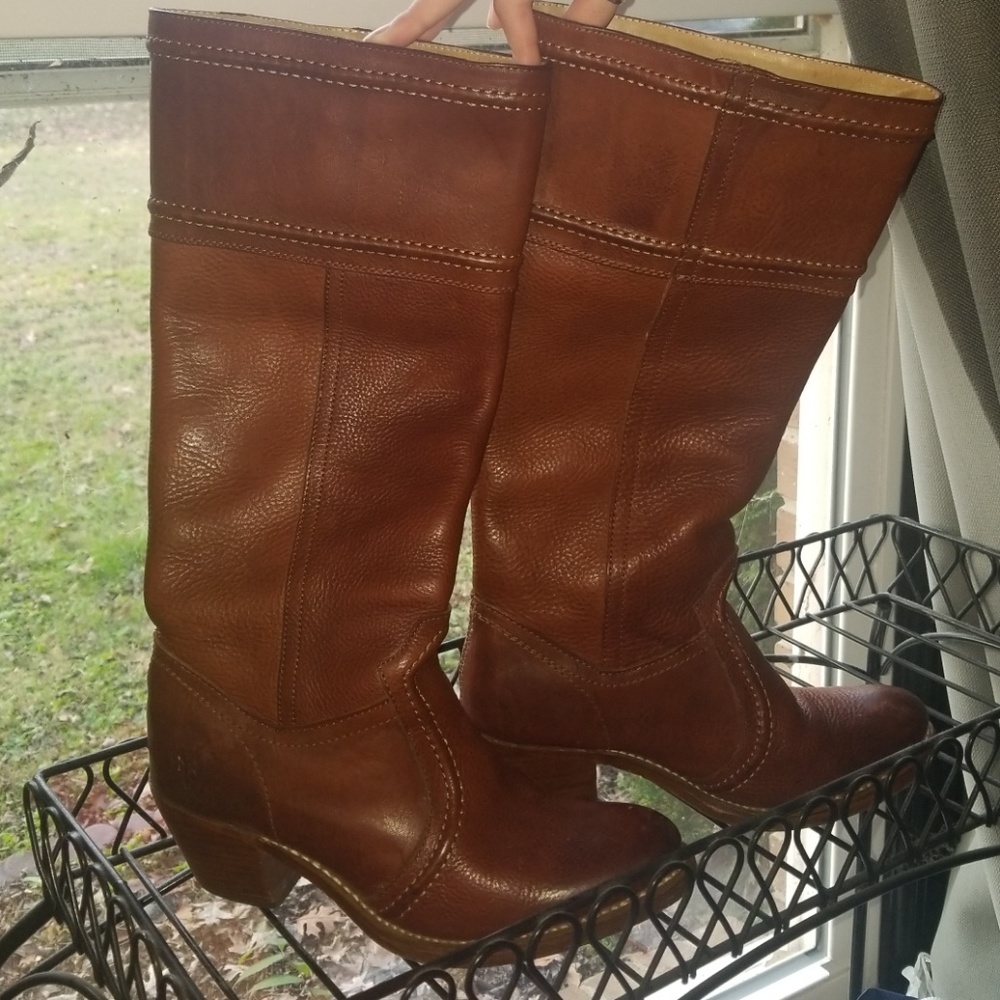 Incredible Frye Boots❤!❤! Beautiful condition!